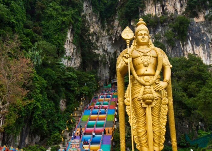 3 Days Kuala Lumpur and Genting Highlands Tour Package with Batu Caves, Petronas Towers, and Skyway Cable Car.