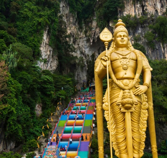 3 Days Kuala Lumpur and Genting Highlands Tour Package with Batu Caves, Petronas Towers, and Skyway Cable Car.