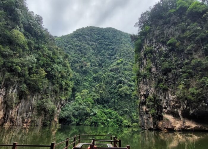 6 Days Kuala Lumpur, Genting Highlands, and Ipoh Tour Package with Batu Caves, KL Tower, Lost World of Tambun, heritage sites, and shopping experiences.