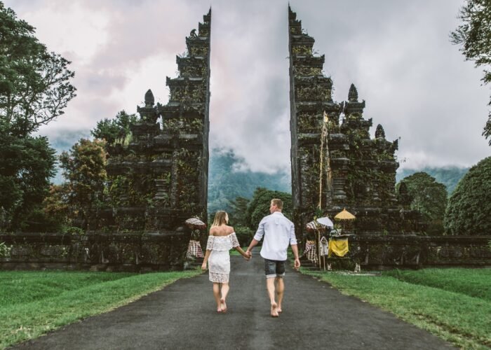 7 Days Bali itinerary with Ubud temples, Kintamani Mount Batur, Gitgit Waterfalls, Tanah Lot sunset, Tanjung Benoa water sports, Nusa Penida Island, and Bounty Sunset Dinner Cruise.