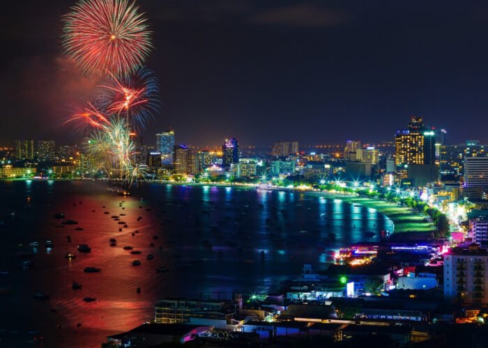 4 Days Bangkok and Pattaya Tour Package – Alcazar Show, Coral Island, Bangkok City Tour, temples, shopping, and nightlife with Travel Comfort.